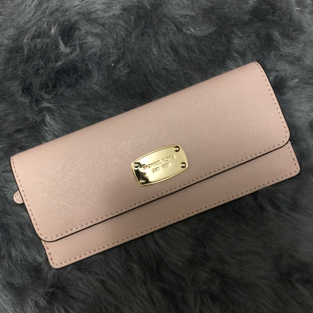 Authentic Blush Michael Kors Saffiano Wallet